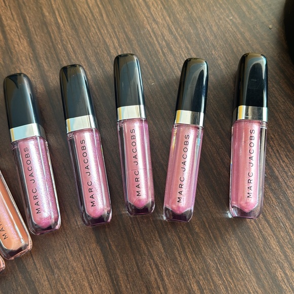 MARC JACOBS BEAUTY ENAMORED HI-SHINE LIP LACQUER
LIPGLOSS 338 WANT ME? - Picture 5 of 9